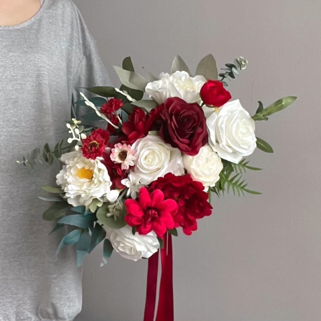 Thea dramatic · asymmetrical bridal bouquet in crimson, ivory, white and soft green — close-up